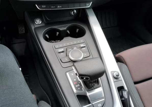 Audi A4 cena 82000 przebieg: 175000, rok produkcji 2017 z Krzyż Wielkopolski małe 352
